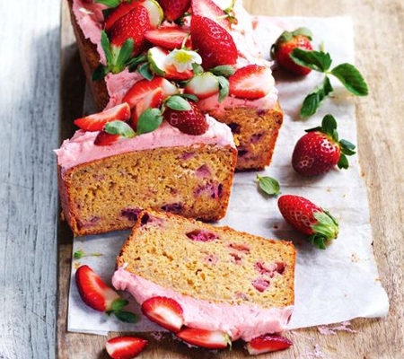 banana strawberry cake